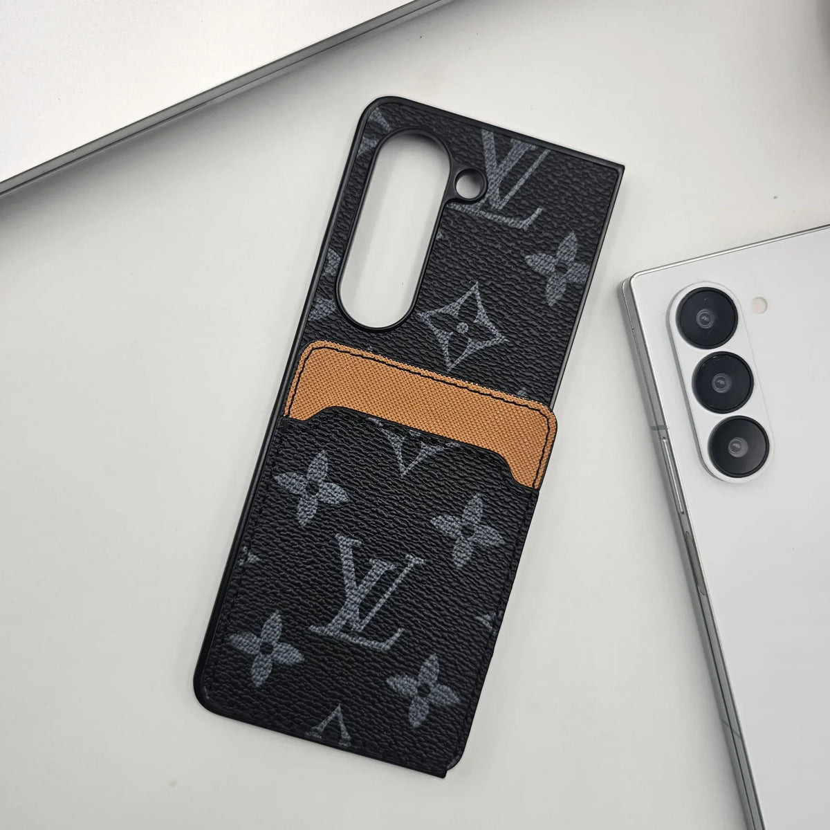 Elegant Fabric Pattern Case for Galaxy Z Fold – Haute Couture Style